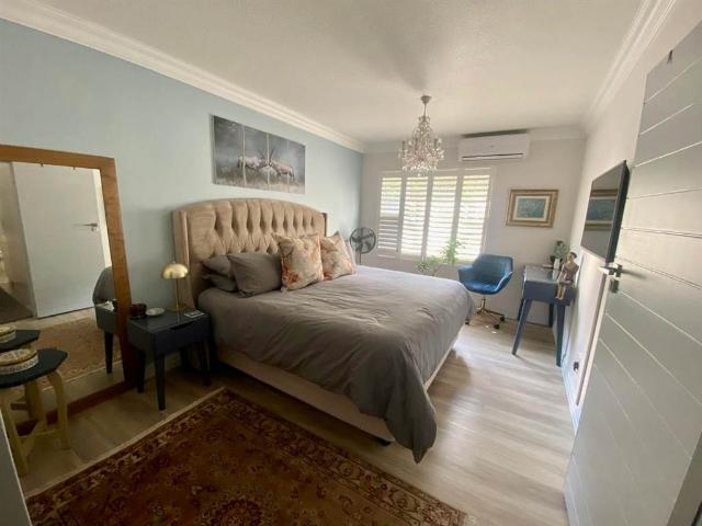 Apartment for sale in Johannesburg, North & Sandton