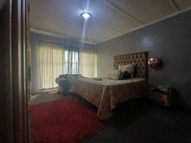 Apartment for sale in Dr Kenneth Kaunda, North West