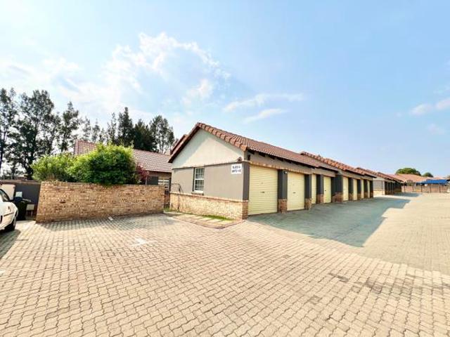 Apartment for sale in Vosloorus, Gauteng