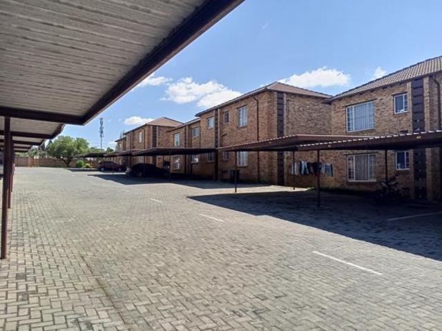 Apartment for sale in Vosloorus, Gauteng
