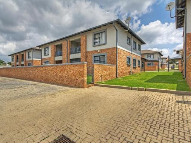 Apartment for sale in Vosloorus, Gauteng