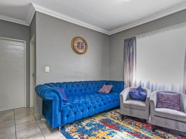 Apartment for sale in Vosloorus, Gauteng