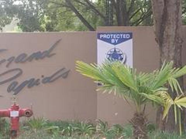 Apartment for rent in Johannesburg Ward 100, Roodepoort