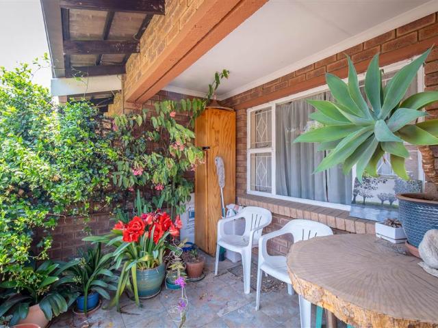 Apartment for sale in Vosloorus, Gauteng