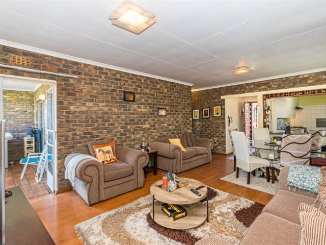 Apartment for sale in Johannesburg, North & Sandton