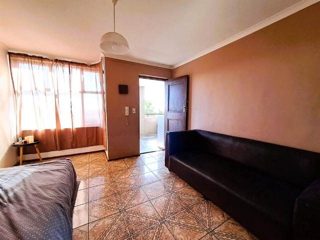 Flat for sale in Cape Town, Northern Suburbs
