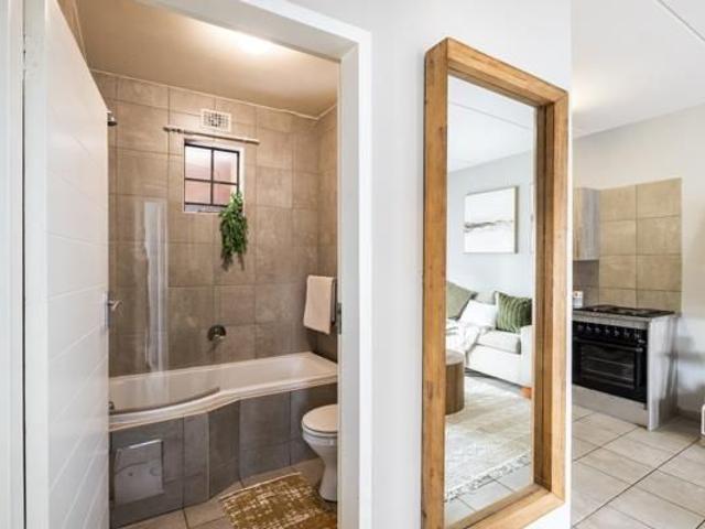 Apartment for rent in Oakdene, Vosloorus