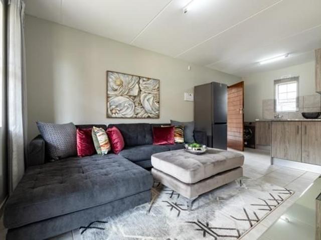 Apartment for rent in Oakdene, Vosloorus