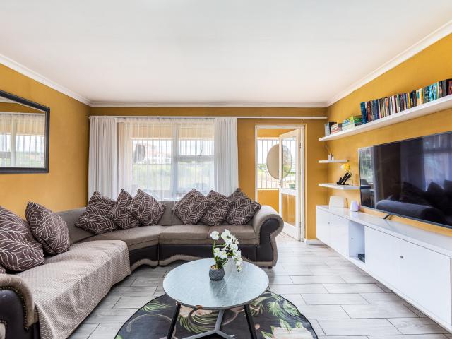 Apartment for sale in Parow, Western Cape