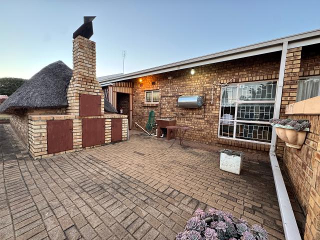 Apartment for sale in Dr Kenneth Kaunda, North West