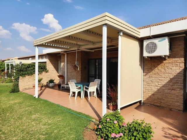 Apartment for sale in Dr Kenneth Kaunda, North West