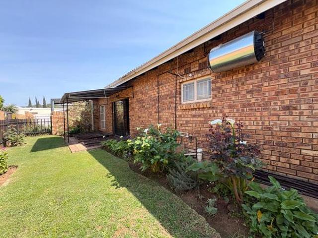 Apartment for sale in Klerksdorp, Matlosana Local Municipality