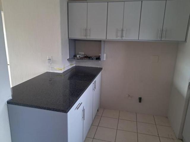 Apartment for rent in Seaview, Kwazulu-natal