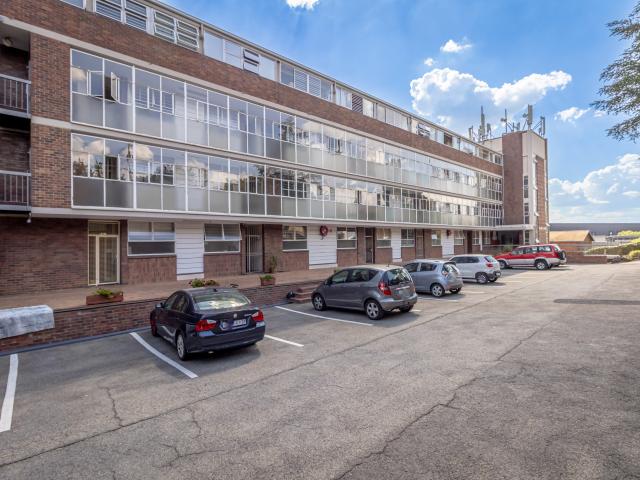 Apartment for sale in Sandton, City of Johannesburg Metropolitan Municipality