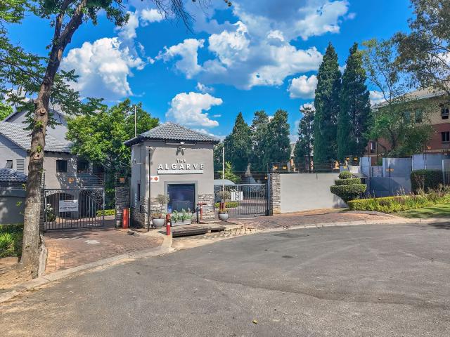 Apartment for sale in Sandton, City of Johannesburg Metropolitan Municipality