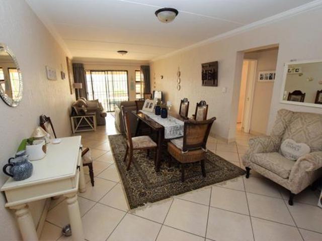 Apartment for rent in Paulshof, Alexandra