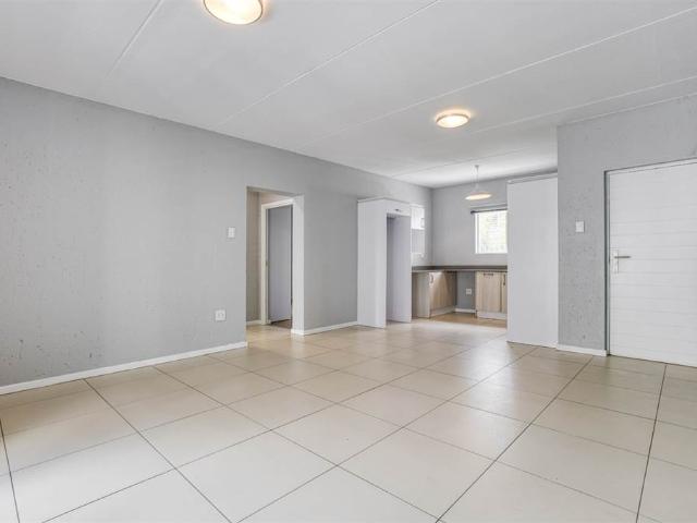 Flat for sale in Vosloorus, Gauteng