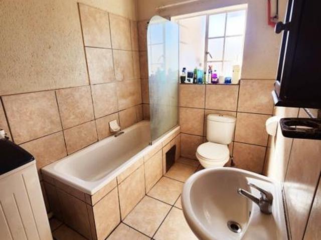 Apartment for sale in Dr Kenneth Kaunda, North West