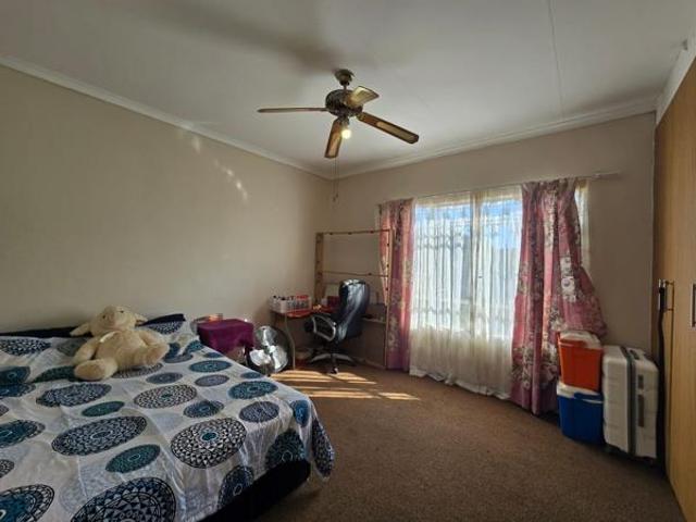 Apartment for sale in Dr Kenneth Kaunda, North West