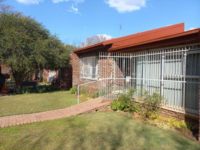 Apartment for sale in Dr Kenneth Kaunda, North West