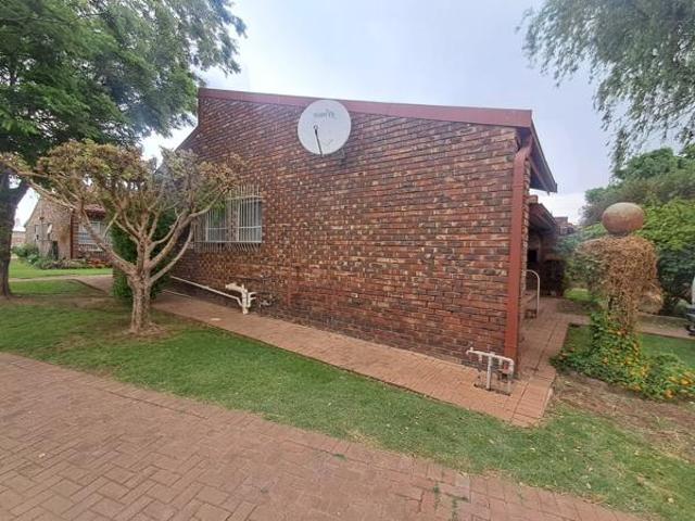 Apartment for sale in Dr Kenneth Kaunda, North West