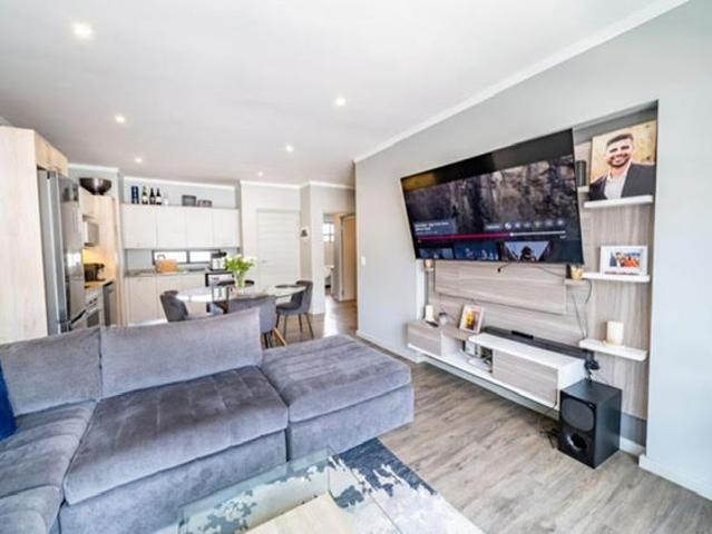 Apartment for sale in Vosloorus, Gauteng