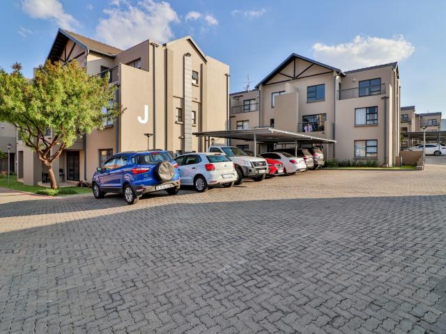 Apartment for sale in Nooitgedacht, Gauteng