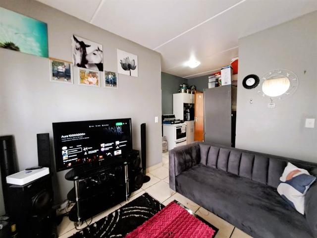 Flat for sale in Cape Town, Northern Suburbs