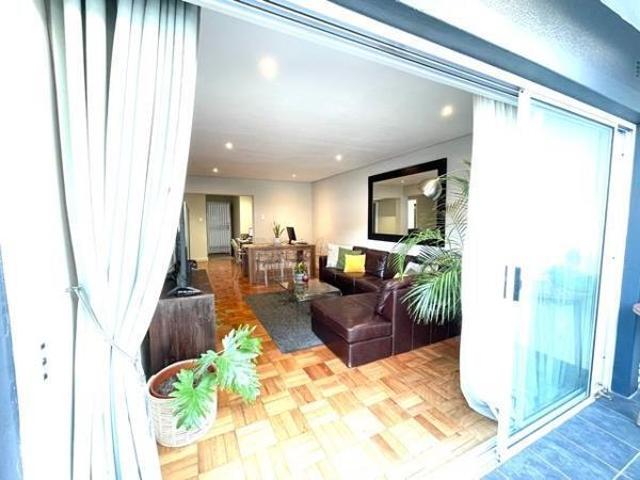 Apartment for rent in Sea Point, Cape Town