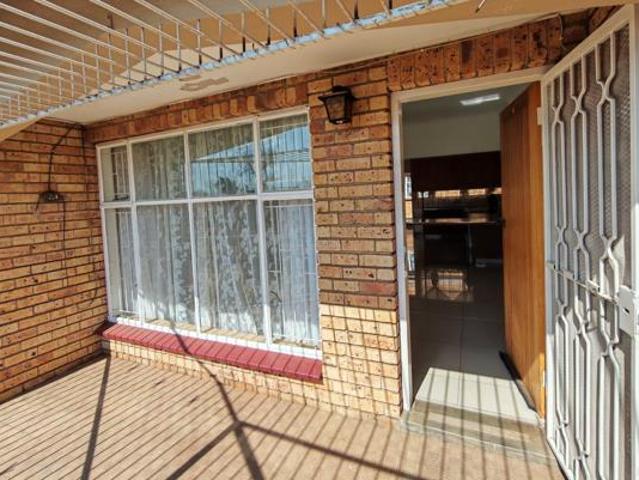 Apartment for sale in Dr Kenneth Kaunda, North West
