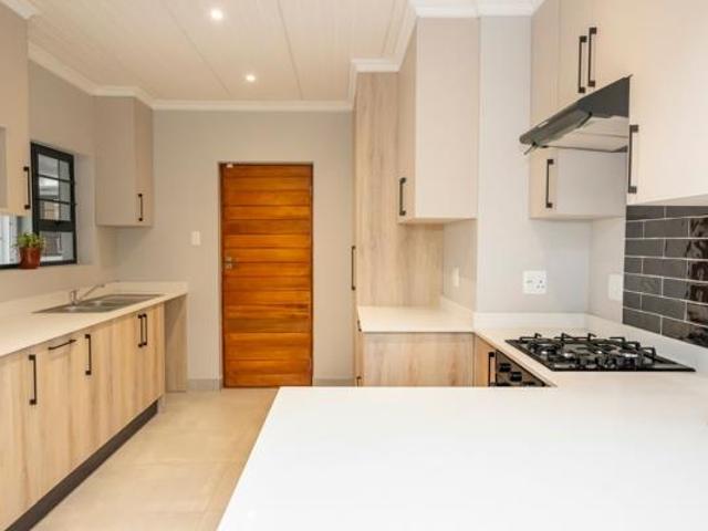 Apartment for sale in Port Elizabeth, Eastern Cape