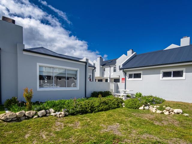 Apartment for sale in Struisbaai, Cape Agulhas Local Municipality