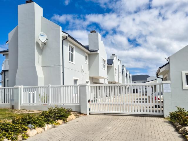 Apartment for sale in Struisbaai, Cape Agulhas Local Municipality