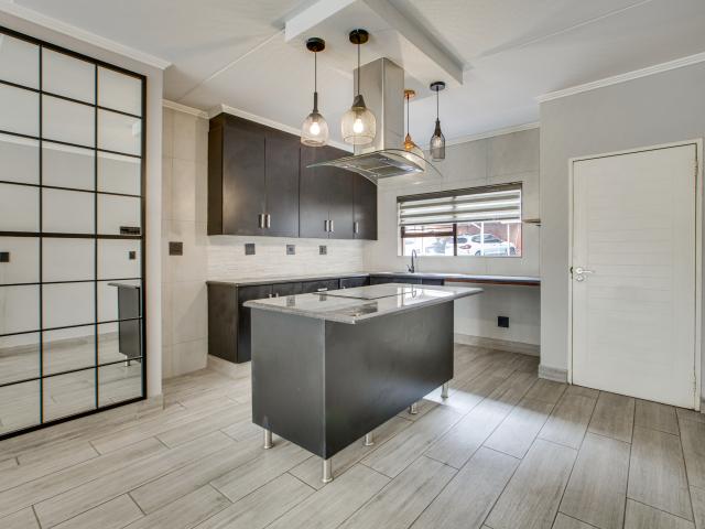 Apartment for sale in Sandton, City of Johannesburg Metropolitan Municipality