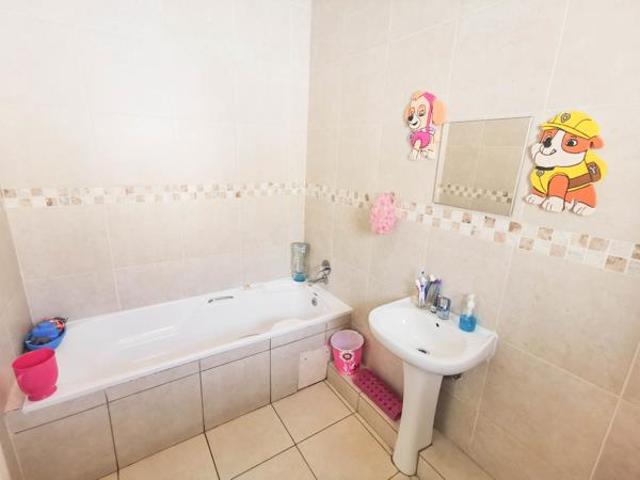 Apartment for rent in Seaview, Kwazulu-natal