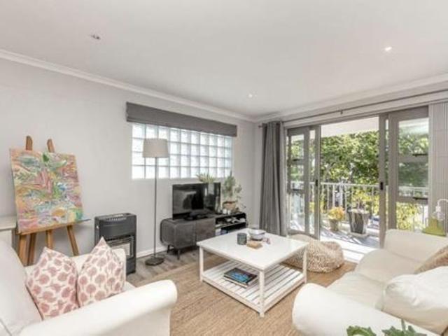 Apartment for rent in Claremont, Cape Town