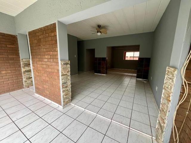 Apartment for sale in Vanderbijlpark, Emfuleni Local Municipality