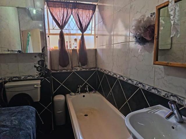 Apartment for sale in Vanderbijlpark, Emfuleni Local Municipality