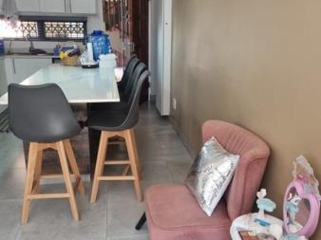 Apartment for sale in Mount Moreland, Kwazulu-natal