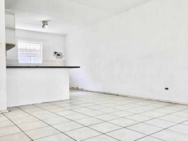 Apartment for sale in Vosloorus, Gauteng