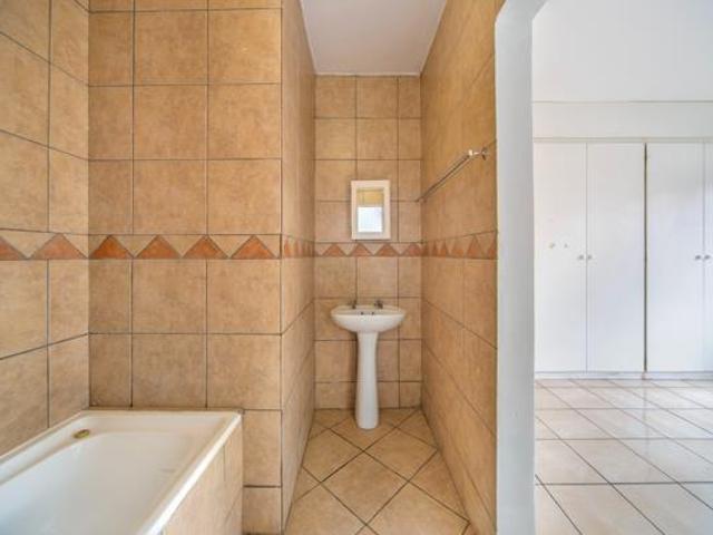 Apartment for sale in Vosloorus, Gauteng