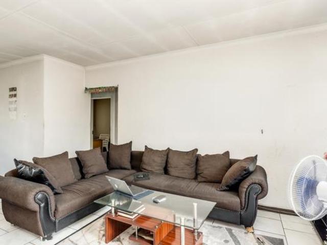 Apartment for sale in Vosloorus, Gauteng
