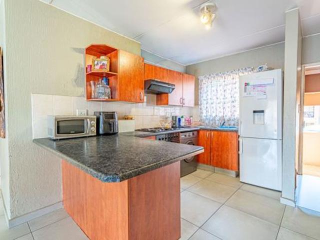 Apartment for sale in Vosloorus, Gauteng
