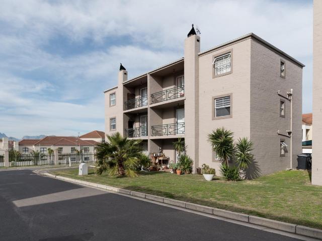 Apartment for rent in Vredekloof, City of Cape Town