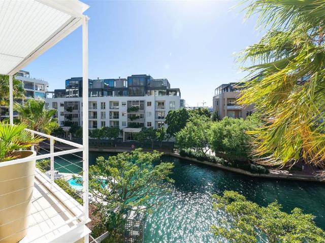Apartment for sale in Cape Town, Atlantic Seaboard