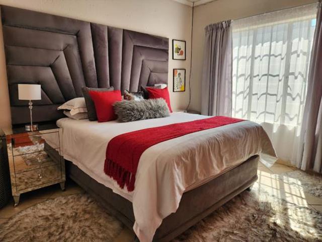 Apartment for sale in Tlhabane, North West