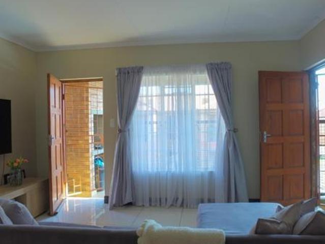 Apartment for rent in Rustenburg Local Municipality, Bojanala Platinum District Municipality