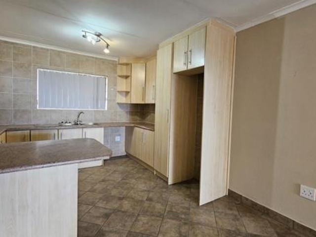 Apartment for rent in Jeffreys Bay, Kouga Local Municipality