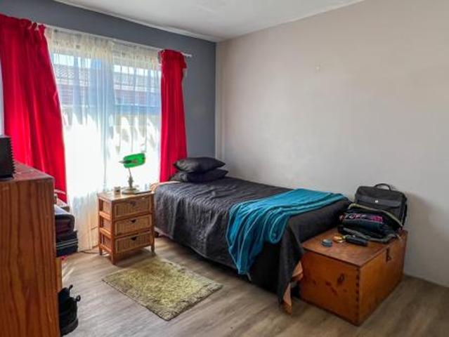 Apartment for sale in Jeffreys Bay, Kouga Local Municipality