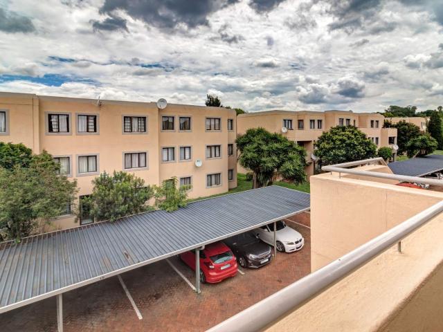 Apartment for rent in Johannesburg Ward 126, Roodepoort